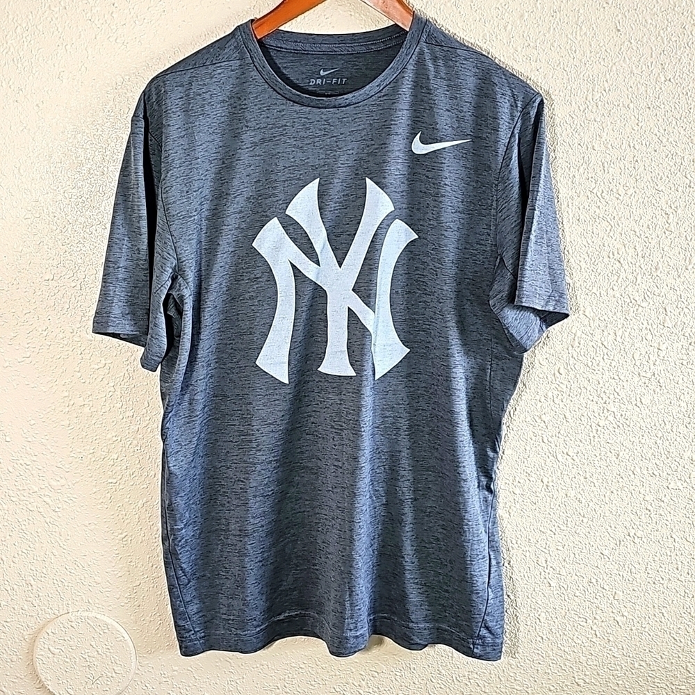 NIKE New York Yankees T- Shirt.